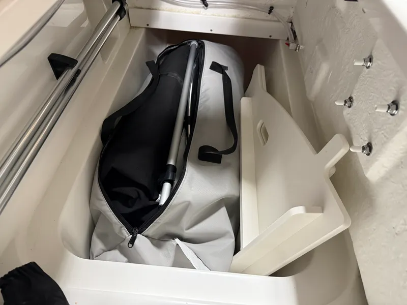 Slide: The Image of Sea Ray SDX 230 2026 - 40