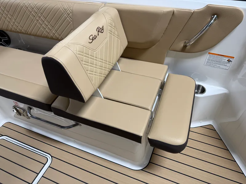 Slide: The Image of Sea Ray SDX 230 2026 - 46