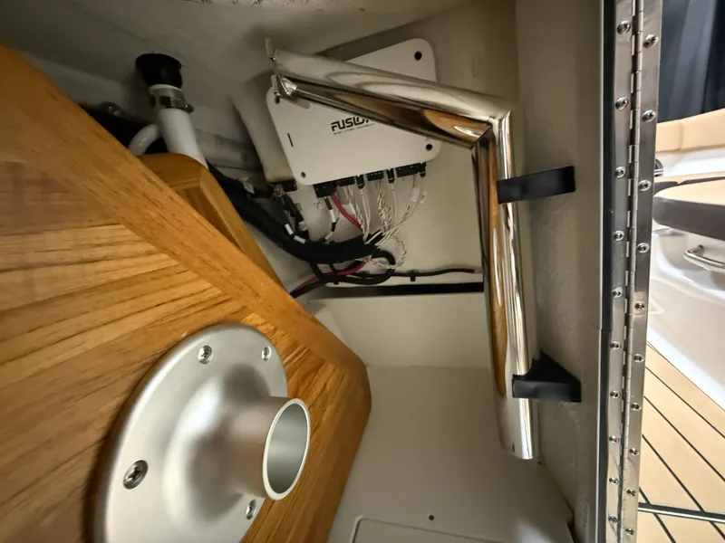 Slide: The Image of Sea Ray SDX 230 2026 - 59