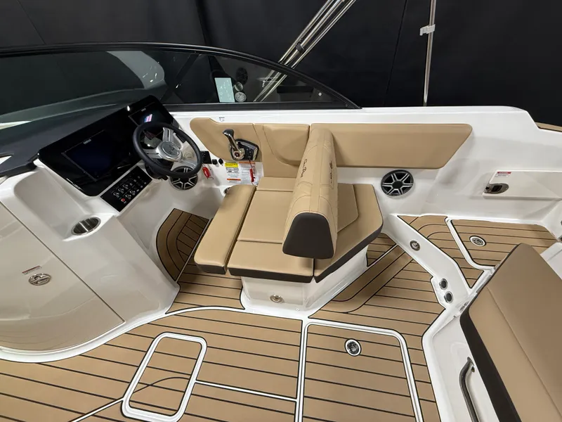 Slide: The Image of Sea Ray SDX 230 2026 - 63