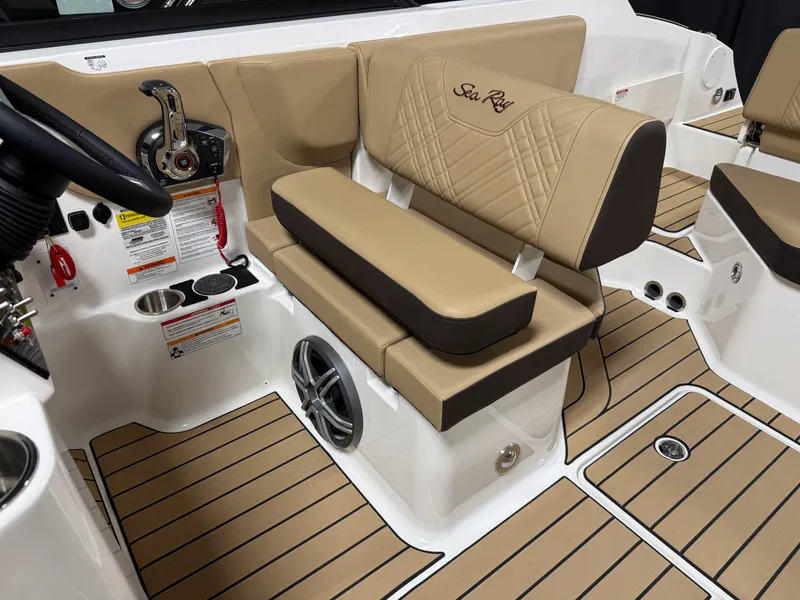 Slide: The Image of Sea Ray SDX 230 2026 - 64