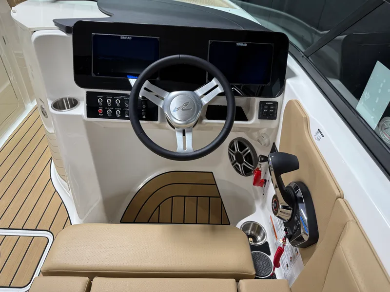 Slide: The Image of Sea Ray SDX 230 2026 - 67