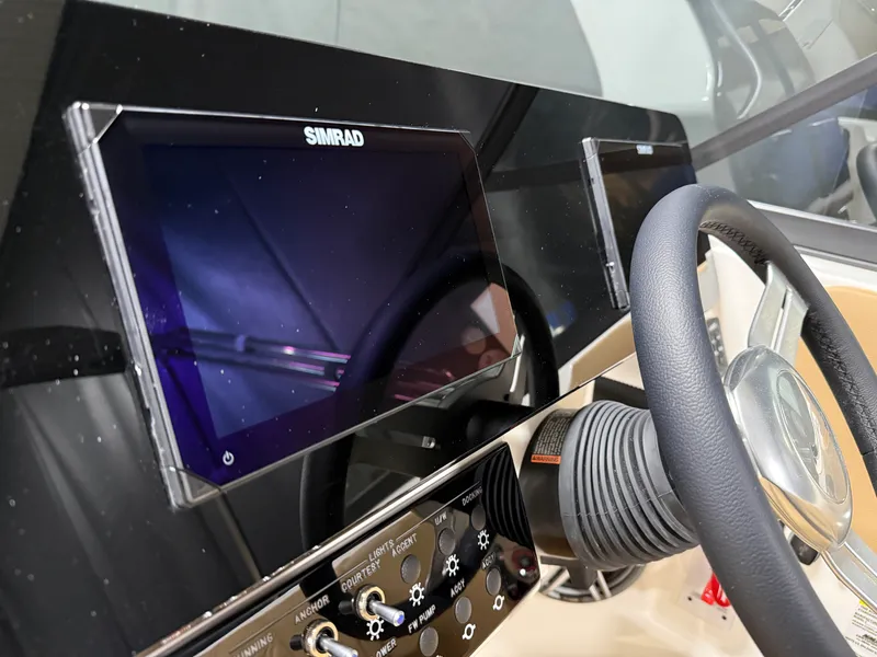 Slide: The Image of Sea Ray SDX 230 2026 - 69