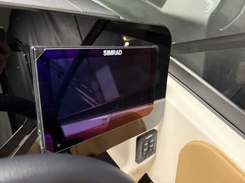 Slide: The Image of Sea Ray SDX 230 2026 - 71