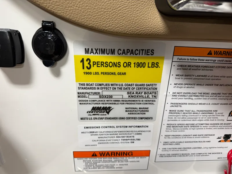 Slide: The Image of Sea Ray SDX 230 2026 - 75