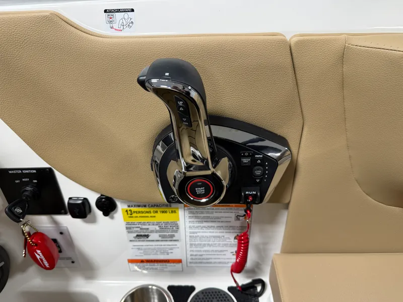 Slide: The Image of Sea Ray SDX 230 2026 - 77