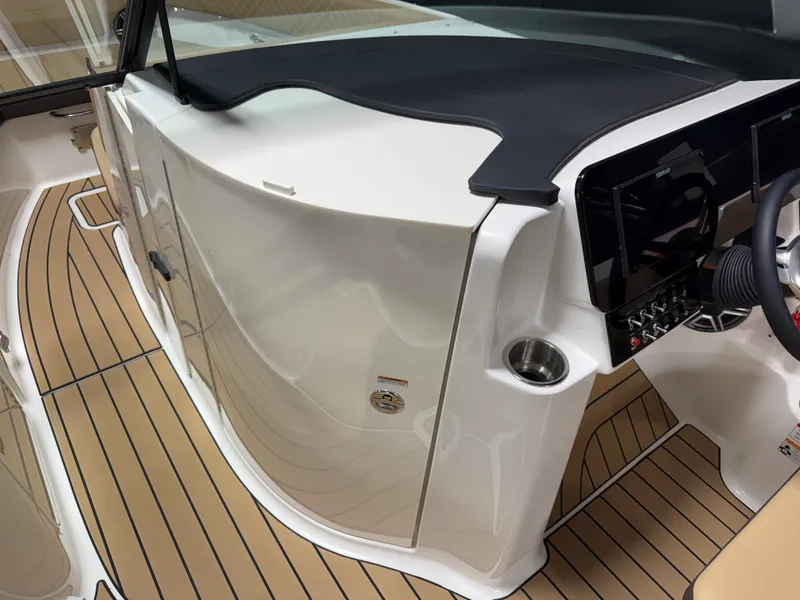 Slide: The Image of Sea Ray SDX 230 2026 - 78