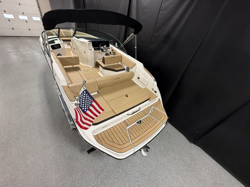 Slide: The Image of Sea Ray SDX 230 2026 - 8