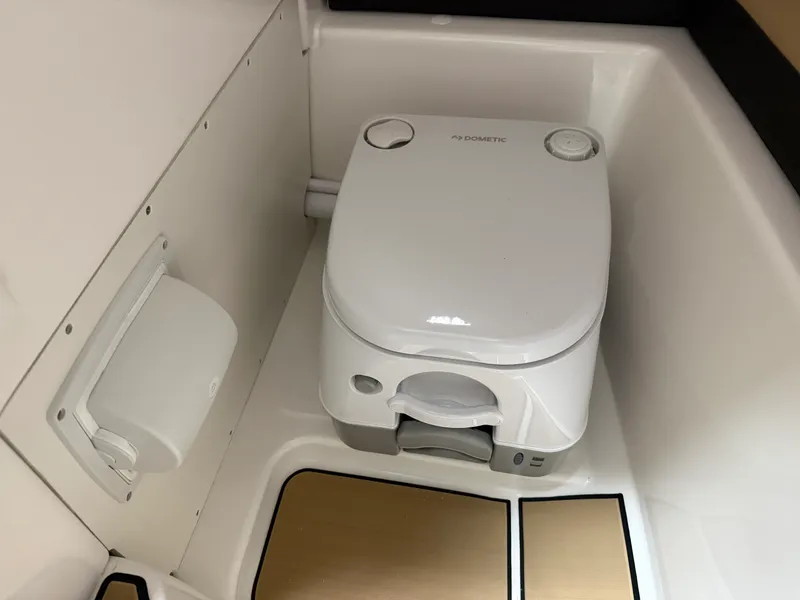 Slide: The Image of Sea Ray SDX 230 2026 - 83