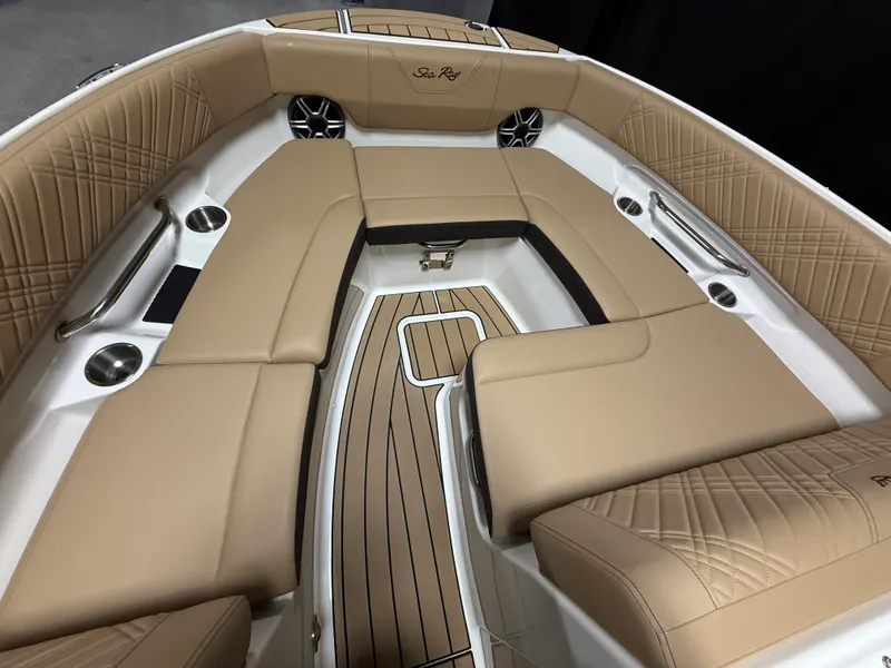 Slide: The Image of Sea Ray SDX 230 2026 - 87