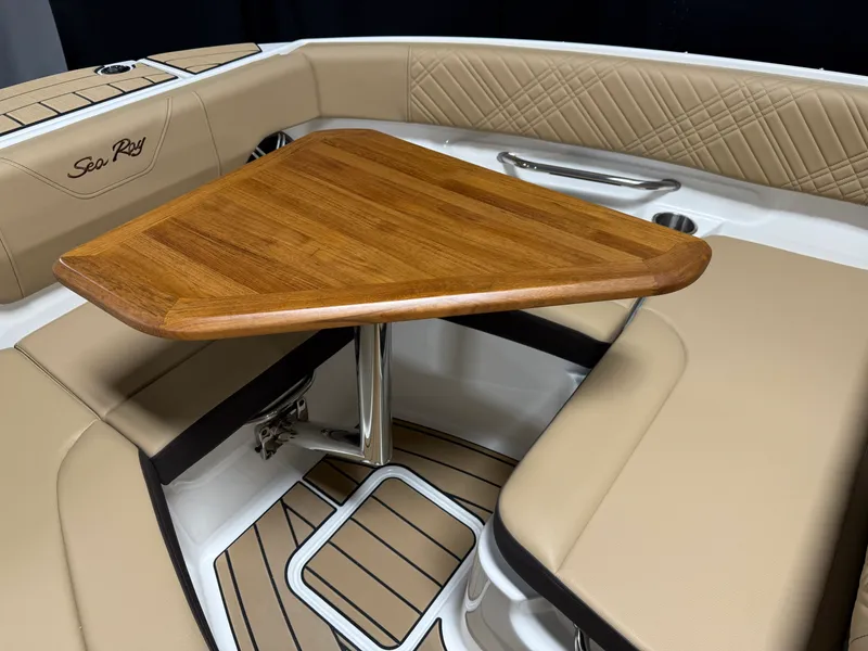 Slide: The Image of Sea Ray SDX 230 2026 - 88