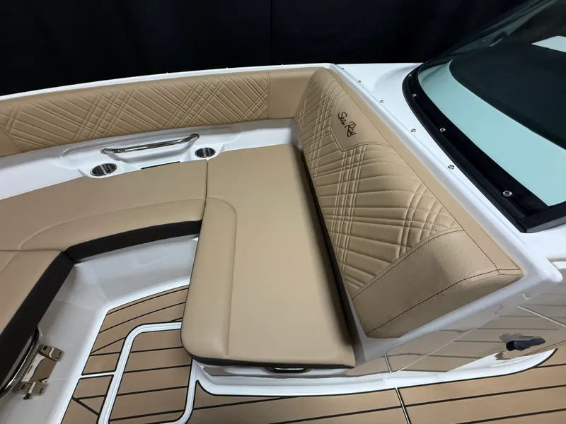 Slide: The Image of Sea Ray SDX 230 2026 - 90