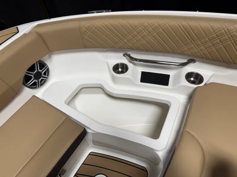 Slide: The Image of Sea Ray SDX 230 2026 - 91