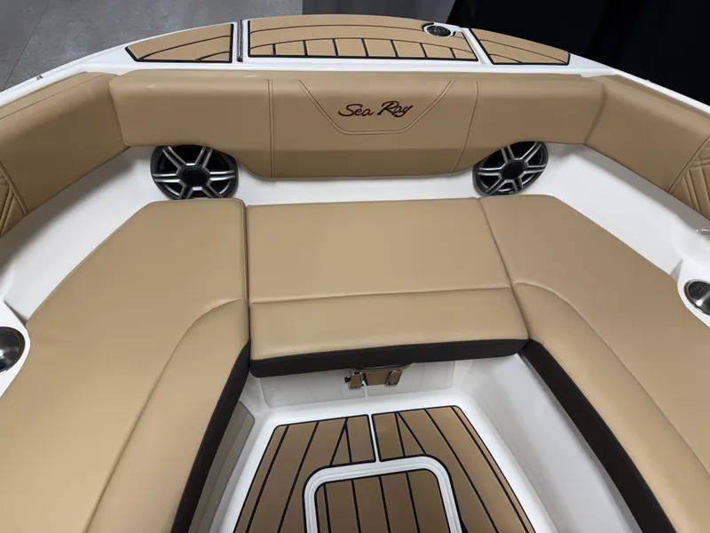 Slide: The Image of Sea Ray SDX 230 2026 - 94