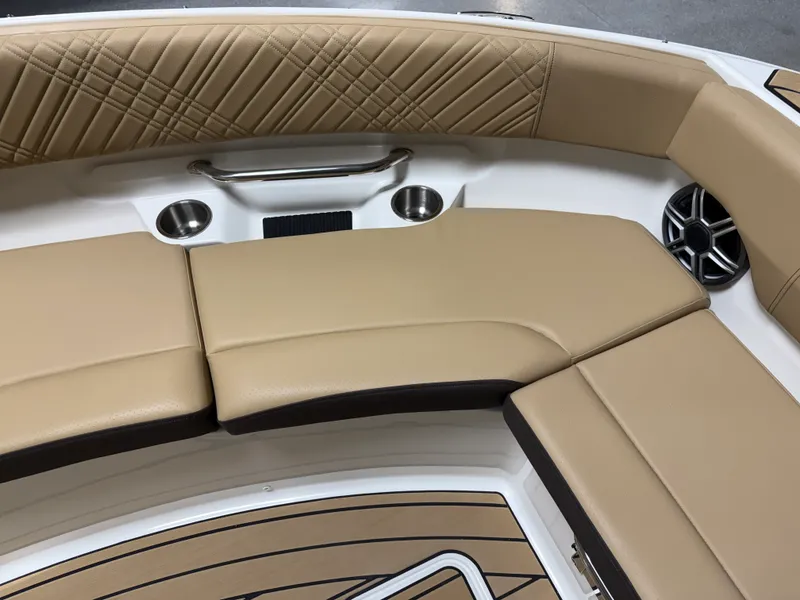 Slide: The Image of Sea Ray SDX 230 2026 - 96