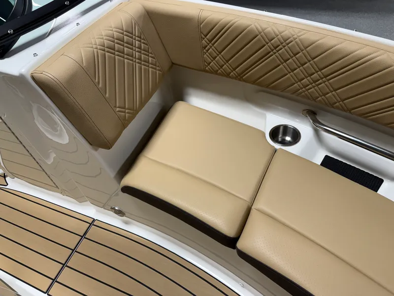 Slide: The Image of Sea Ray SDX 230 2026 - 98