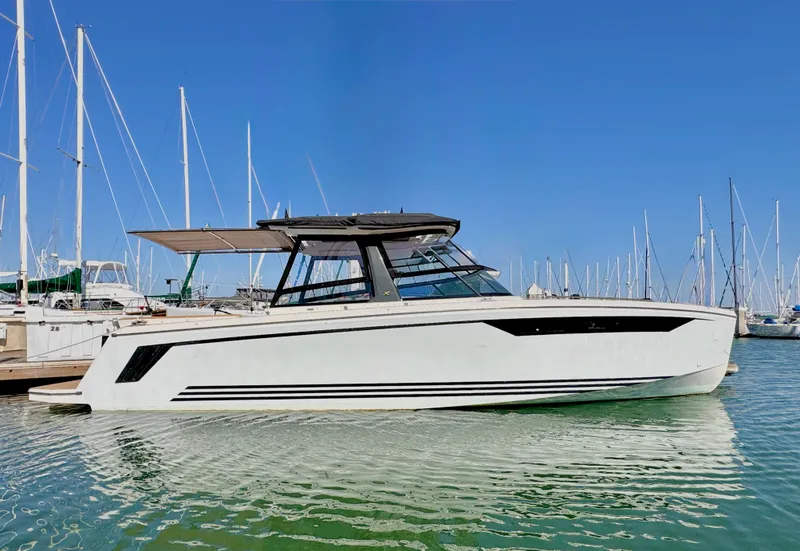 Slide: The Image of X-Yachts POWER 33 2021 - 2