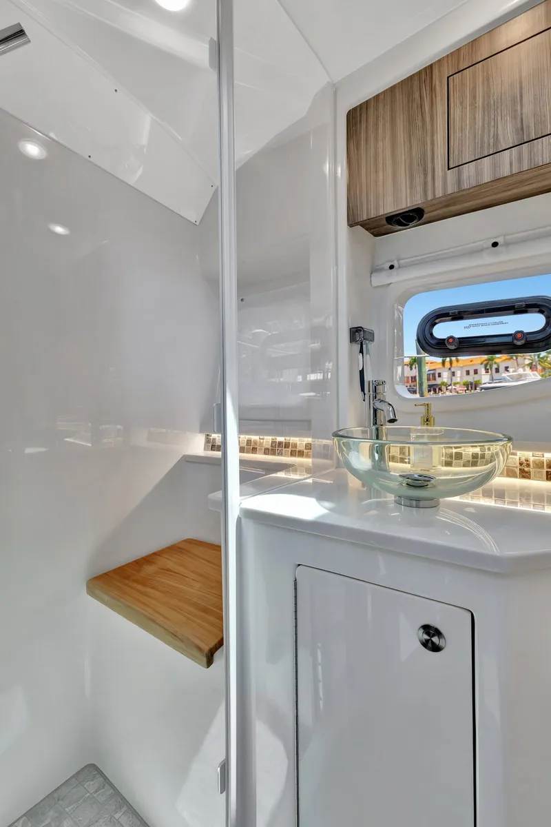 Slide: The Image of Sea Ray 370 SUNDANCER OUTBOARD 2024 - 24