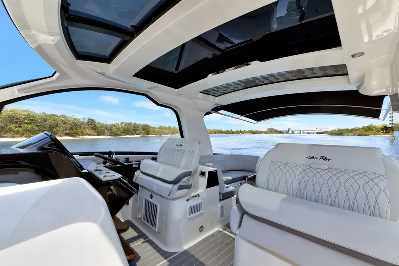 Slide: The Image of Sea Ray 370 SUNDANCER OUTBOARD 2024 - 34