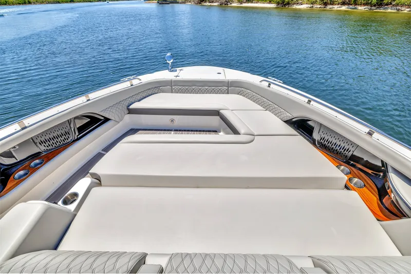 Slide: The Image of Sea Ray 370 SUNDANCER OUTBOARD 2024 - 37