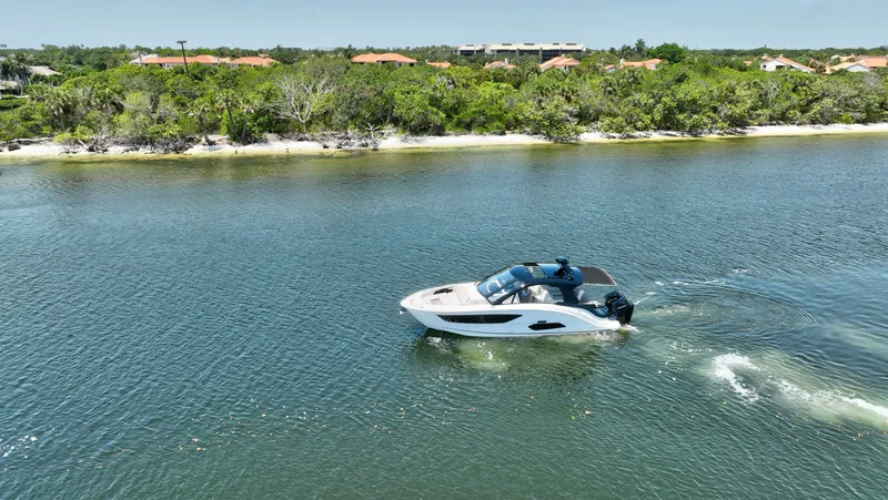 Slide: The Image of Sea Ray 370 SUNDANCER OUTBOARD 2024 - 47