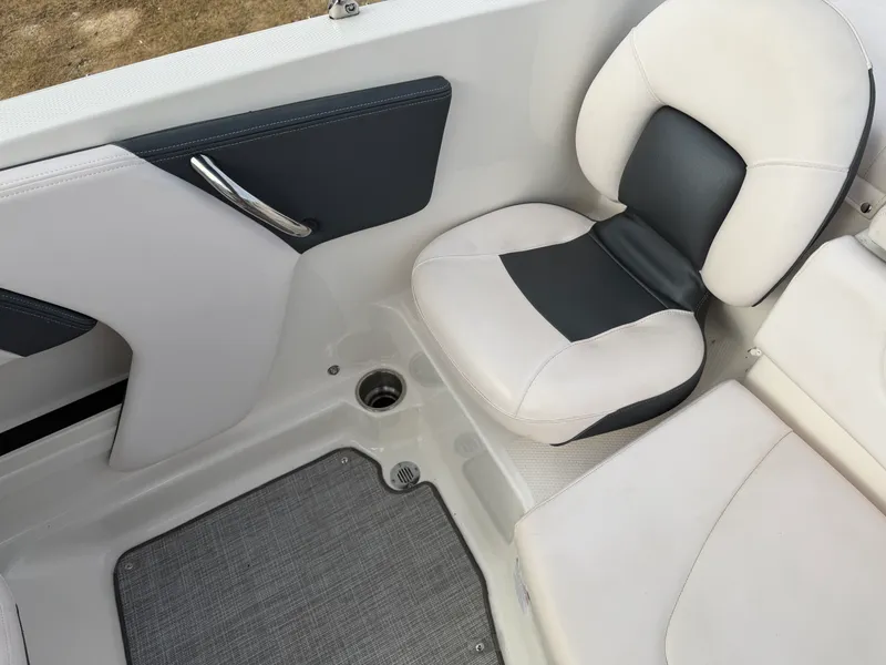 Slide: The Image of Chaparral 19 FISH AND SKI 2019 - 15