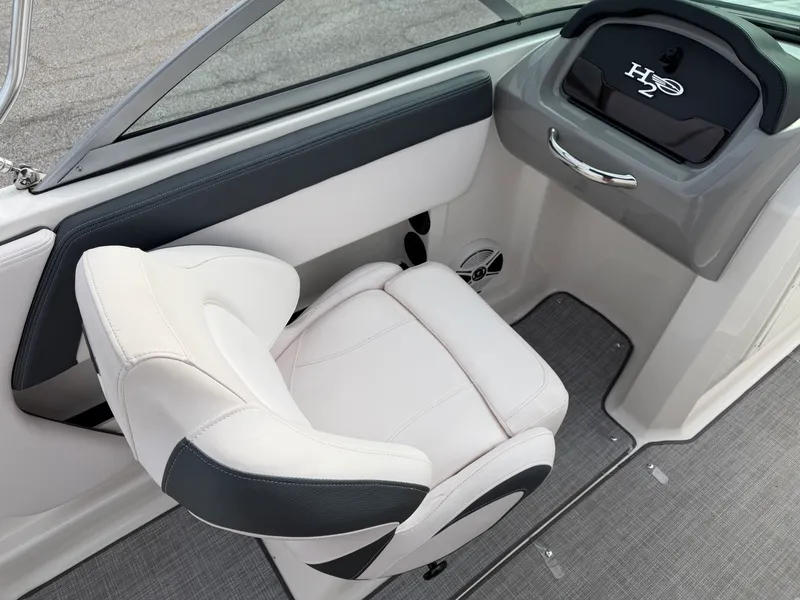 Slide: The Image of Chaparral 19 FISH AND SKI 2019 - 19