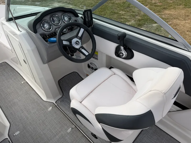 Slide: The Image of Chaparral 19 FISH AND SKI 2019 - 22