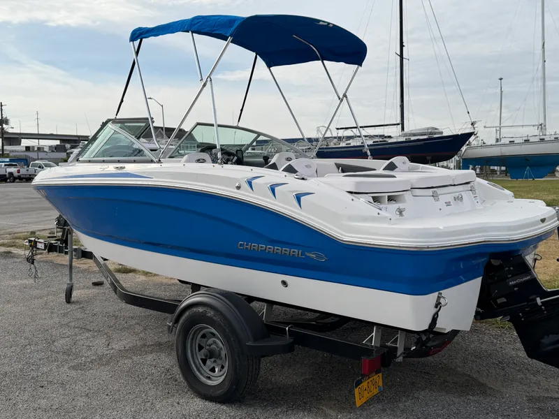 Slide: The Image of Chaparral 19 FISH AND SKI 2019 - 3