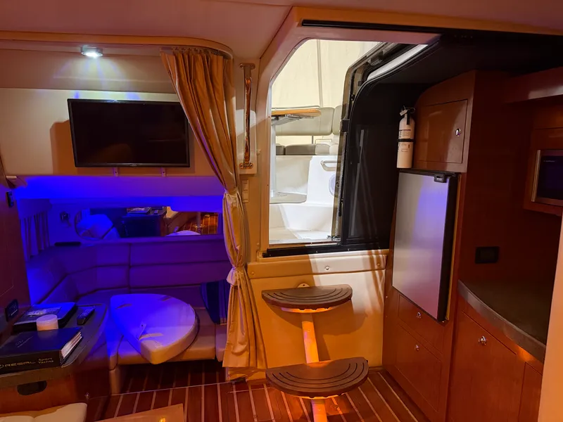 Slide: The Image of Regal 3760 COMMODORE 2010 - 28