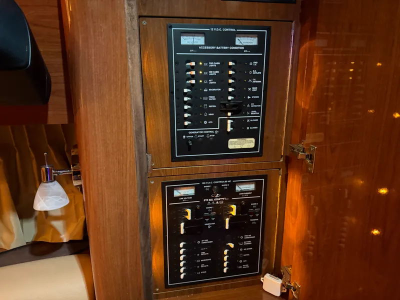 Slide: The Image of Regal 3760 COMMODORE 2010 - 30