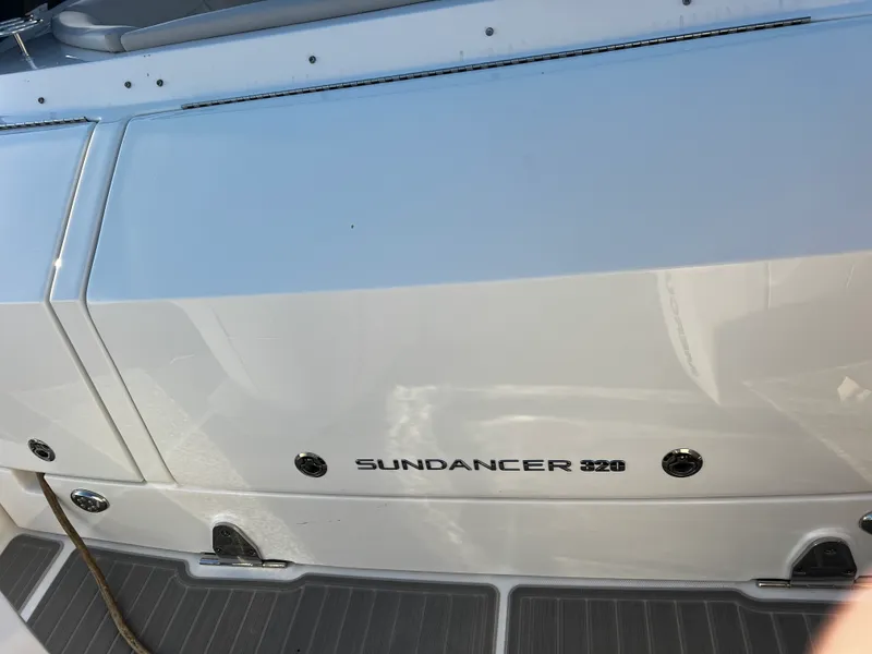 Slide: The Image of Sea Ray Sundancer 320 Outboard 2026 - 11