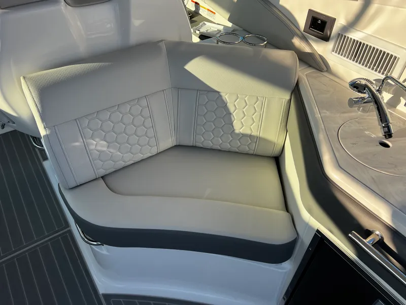 Slide: The Image of Sea Ray Sundancer 320 Outboard 2026 - 18