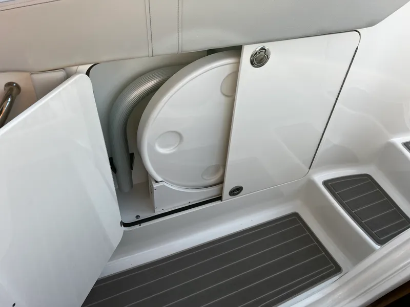 Slide: The Image of Sea Ray Sundancer 320 Outboard 2026 - 21