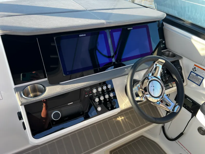 Slide: The Image of Sea Ray Sundancer 320 Outboard 2026 - 24