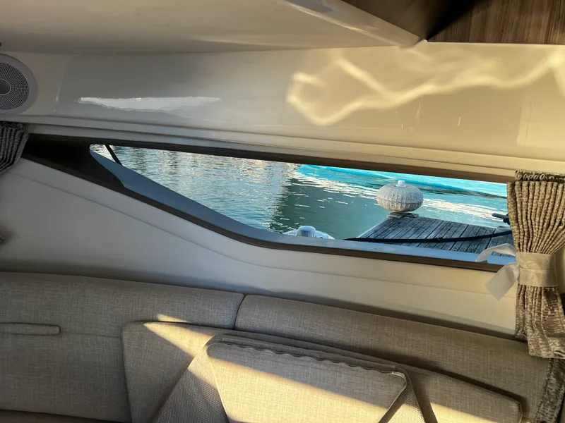 Slide: The Image of Sea Ray Sundancer 320 Outboard 2026 - 31