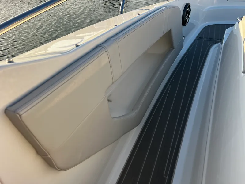 Slide: The Image of Sea Ray Sundancer 320 Outboard 2026 - 44