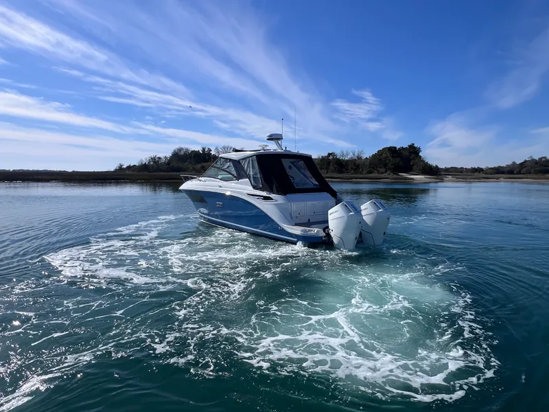 Slide: The Image of Sea Ray Sundancer 320 Outboard 2026 - 8