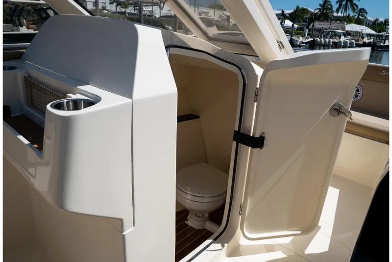 Slide: The Image of Scout 240 Dorado 2026 - 41