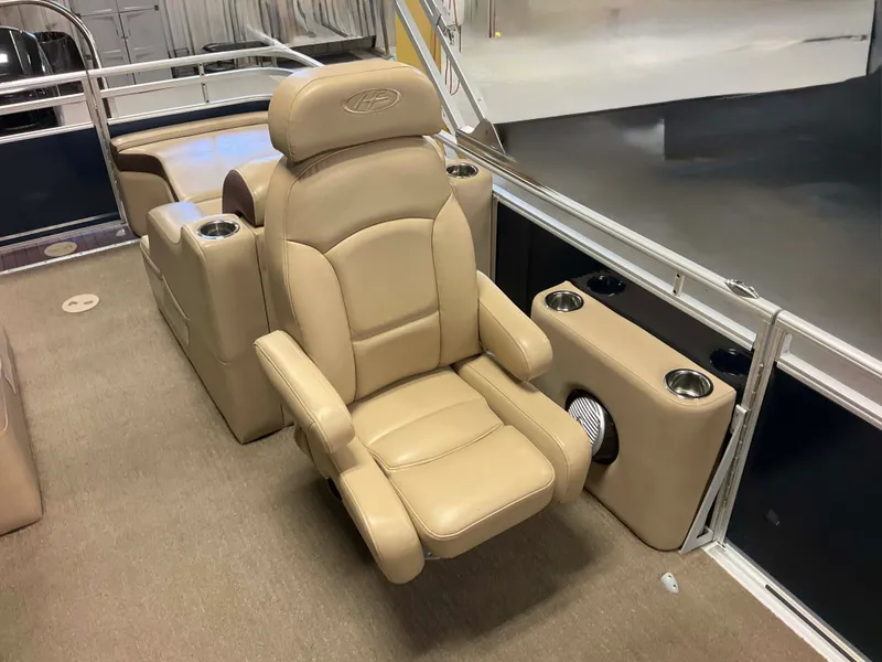 Slide: The Image of Harris Sunliner 220 2014 - 33