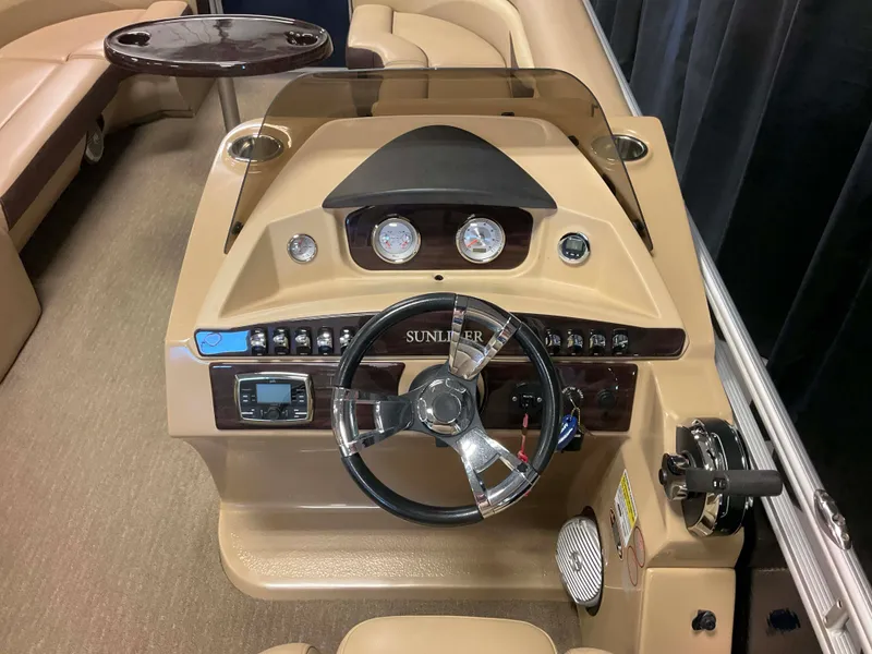 Slide: The Image of Harris Sunliner 220 2014 - 43