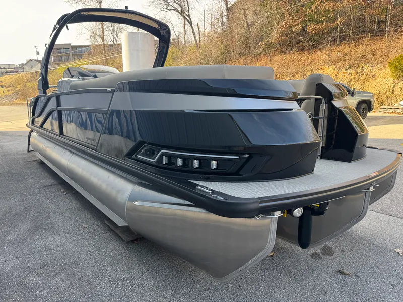 Slide: The Image of Harris Grand Mariner 250 2026 - 10