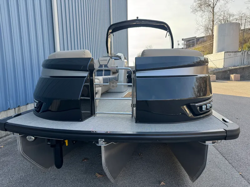 Slide: The Image of Harris Grand Mariner 250 2026 - 12