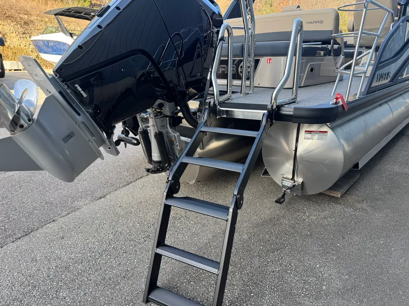 Slide: The Image of Harris Grand Mariner 250 2026 - 17