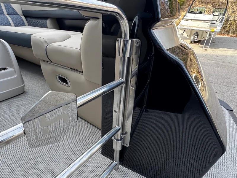 Slide: The Image of Harris Grand Mariner 250 2026 - 23