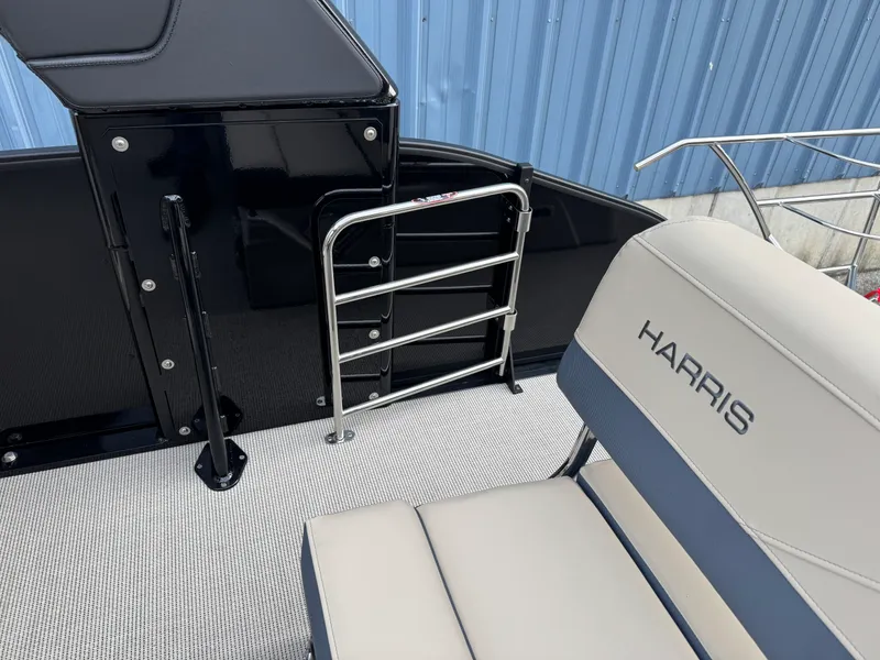 Slide: The Image of Harris Grand Mariner 250 2026 - 24