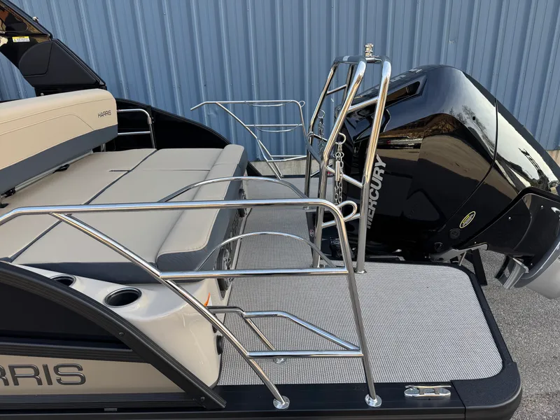 Slide: The Image of Harris Grand Mariner 250 2026 - 25