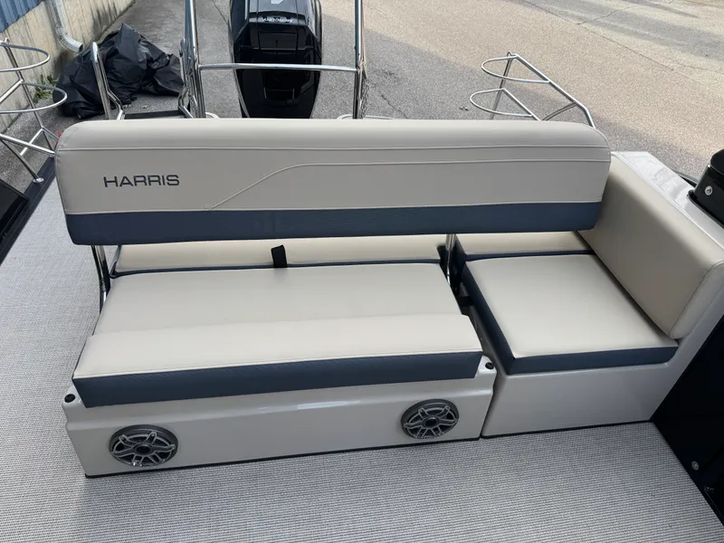 Slide: The Image of Harris Grand Mariner 250 2026 - 28