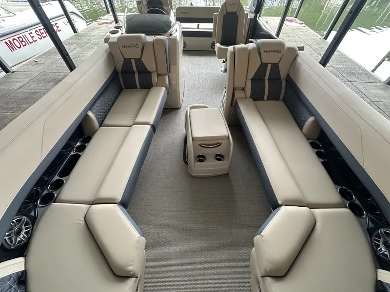 Slide: The Image of Harris Grand Mariner 250 2026 - 30