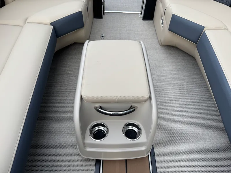 Slide: The Image of Harris Grand Mariner 250 2026 - 33